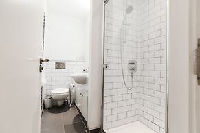 Trafalgar Square by Excel Apartments