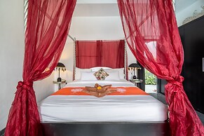 Serene 4br Seminyak Villa with Tropical