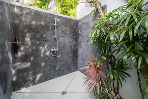 Serene 4br Seminyak Villa with Tropical