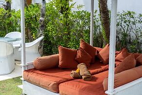 Serene 4br Seminyak Villa with Tropical