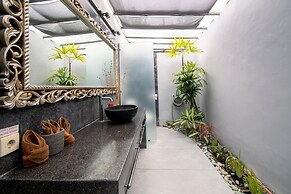 Serene 4br Seminyak Villa with Tropical