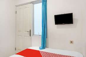 Super OYO 91074 Stariez Senen Syariah