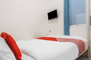 Super OYO 91074 Stariez Senen Syariah