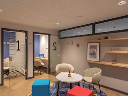 Holiday Inn Express Hamburg South A7 AS42 by IHG