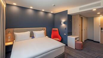 Holiday Inn Express Hamburg South A7 AS42 by IHG