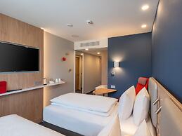 Holiday Inn Express Hamburg South A7 AS42 by IHG