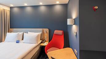 Holiday Inn Express Hamburg South A7 AS42 by IHG