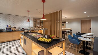 Holiday Inn Express Hamburg South A7 AS42 by IHG