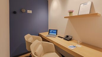 Holiday Inn Express Hamburg South A7 AS42 by IHG