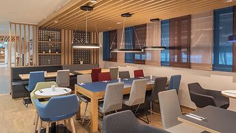 Holiday Inn Express Hamburg South A7 AS42 by IHG