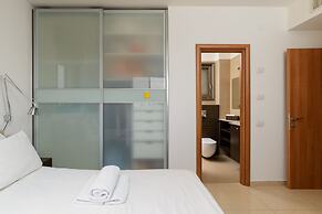 Comfort with Terrace over the Hills by FeelHome