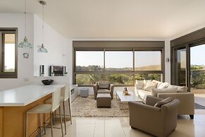 Comfort with Terrace over the Hills by FeelHome