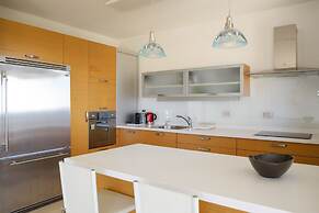 Comfort with Terrace over the Hills by FeelHome