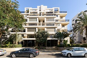 Comfort with Terrace over the Hills by FeelHome