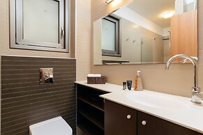 Comfort with Terrace over the Hills by FeelHome