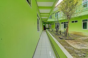 SPOT ON 91325 Pondok Hijau Guest House Syariah