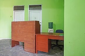 SPOT ON 91325 Pondok Hijau Guest House Syariah