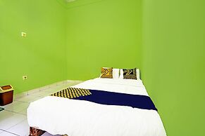 SPOT ON 91325 Pondok Hijau Guest House Syariah