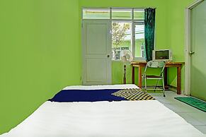 SPOT ON 91325 Pondok Hijau Guest House Syariah