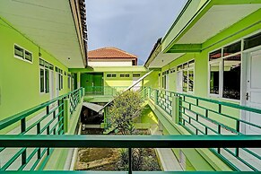 SPOT ON 91325 Pondok Hijau Guest House Syariah