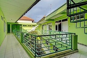 SPOT ON 91325 Pondok Hijau Guest House Syariah