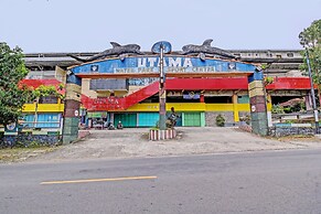 OYO Life 92032 Utama Hotel & Karaoke