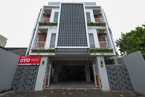 Super OYO Collection O 90023 Damar Kusumo Guest House