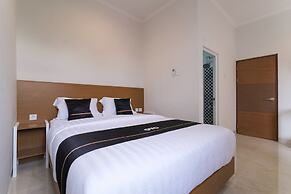 Super OYO Collection O 90023 Damar Kusumo Guest House