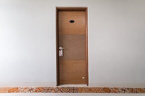 Super OYO Collection O 90023 Damar Kusumo Guest House