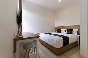 Super OYO Collection O 90023 Damar Kusumo Guest House