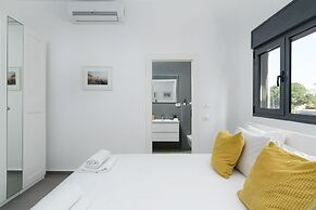 New & Bright 2BR with Balcony near Beach