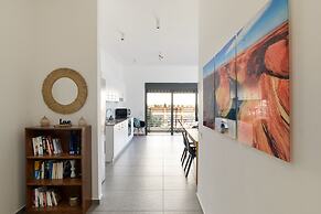 New & Bright 2BR with Balcony near Beach