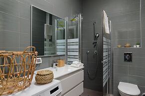 New & Bright 2BR with Balcony near Beach