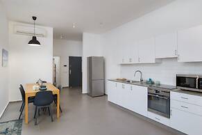 New & Bright 2BR with Balcony near Beach