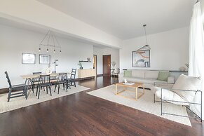 Panoramic 1BR Apt near Kallimarmaro