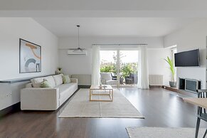 Panoramic 1BR Apt near Kallimarmaro