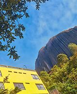 Descanso bajo la Piedra