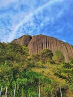 Descanso bajo la Piedra