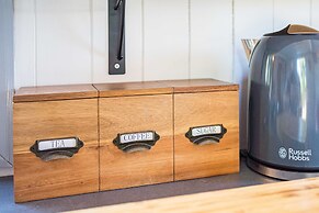 The Hideaway Hut - 1 Bed Shepherds Hut - Hereford