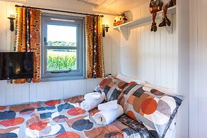 The Hideaway Hut - 1 Bed Shepherds Hut - Hereford