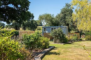 The Hideaway Hut - 1 Bed Shepherds Hut - Hereford