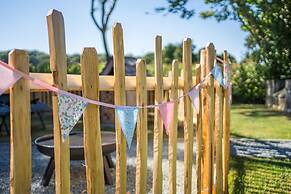 The Hideaway Hut - 1 Bed Shepherds Hut - Hereford