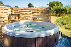 The Hideaway Hut - 1 Bed Shepherds Hut - Hereford