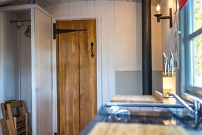 The Hideaway Hut - 1 Bed Shepherds Hut - Hereford