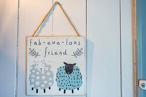 The Hideaway Hut - 1 Bed Shepherds Hut - Hereford