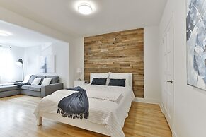 Lovely 1BR - 5mins from Laurier Metro