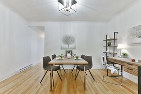 Lovely 1BR - 5mins from Laurier Metro