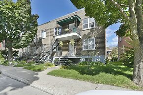 Lovely 1BR - 5mins from Laurier Metro