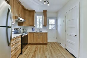 Lovely 1BR - 5mins from Laurier Metro