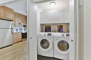 Lovely 1BR - 5mins from Laurier Metro